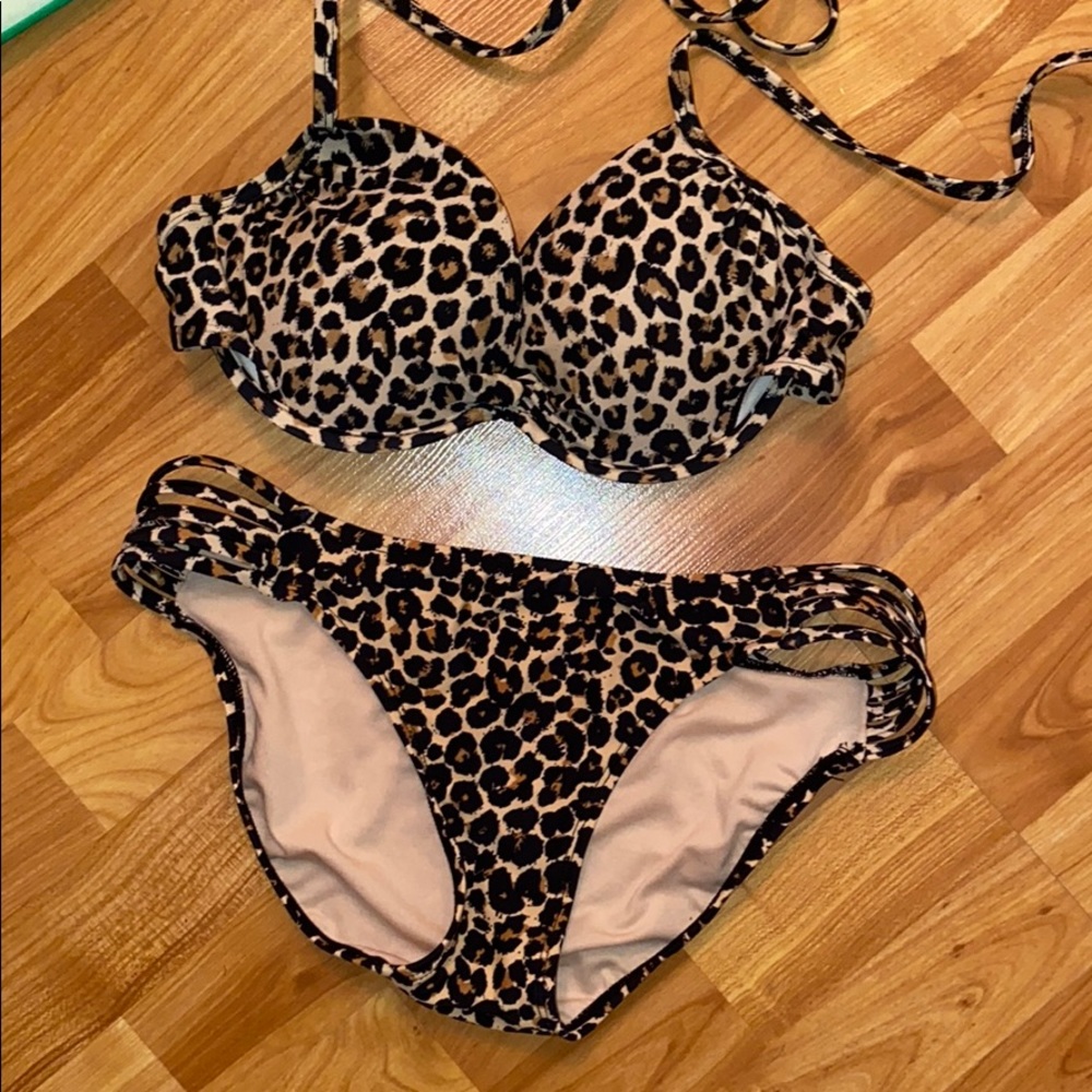 Cheetah print bathing suit👙
